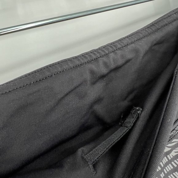 Lululemon Size 8 Pace Rival Crop Leggings Luxtreme Stripe Play Slate Black Grey - Picture 8 of 8